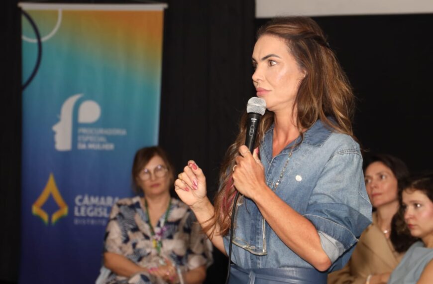 “Falando Delas com Eles”: Paula Belmonte leva debate sobre respeito a estudantes do Cruzeiro