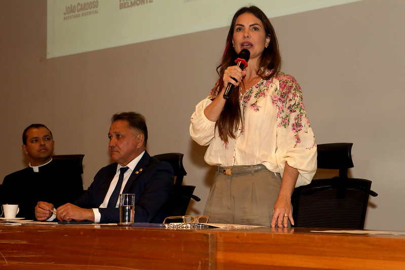 Paula Belmonte homenageia voluntários que atuam na comunicação da Igreja Católica