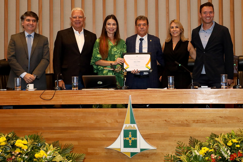 Paula Belmonte entrega título de Cidadão Honorário a Edmar Mothé e destaca trajetória de empreendedorismo no DF