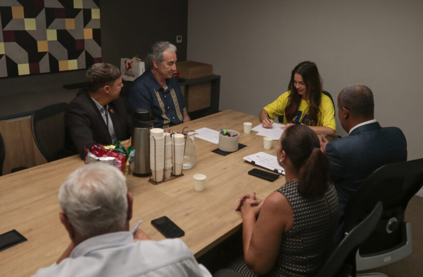 Em reunião com Bombeiros, Paula Belmonte se compromete com fortalecimento da categoria