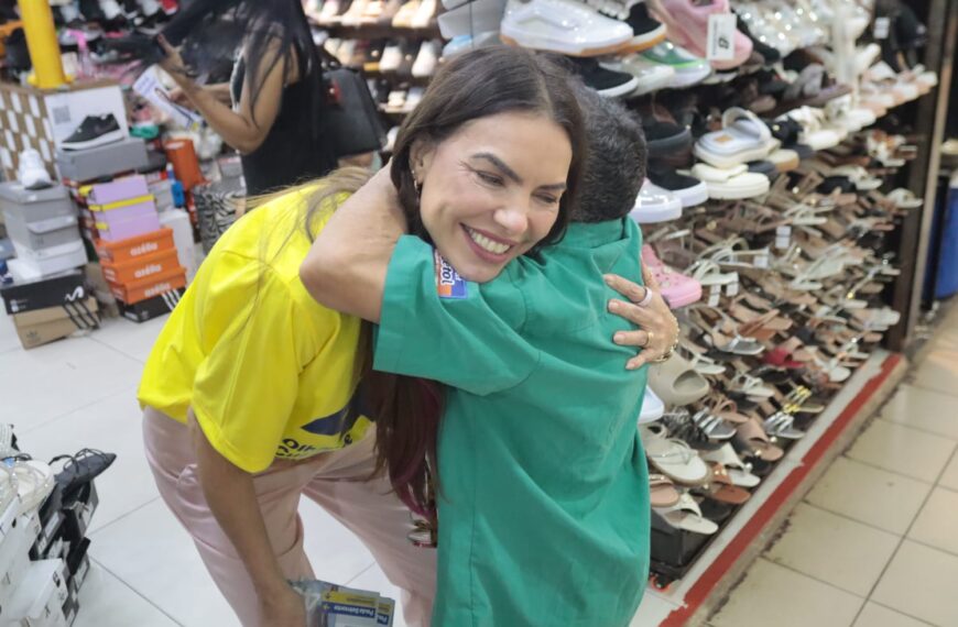 Paula Belmonte destaca força do comércio e do empreendedorismo durante caminhada na Feira dos Goianos