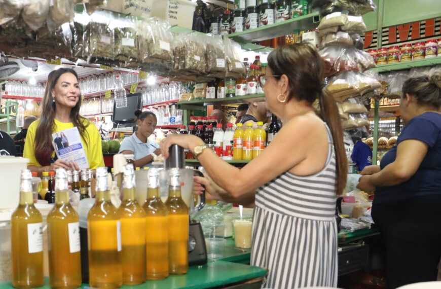 Paula Belmonte firma compromissos para fortalecer feiras do DF