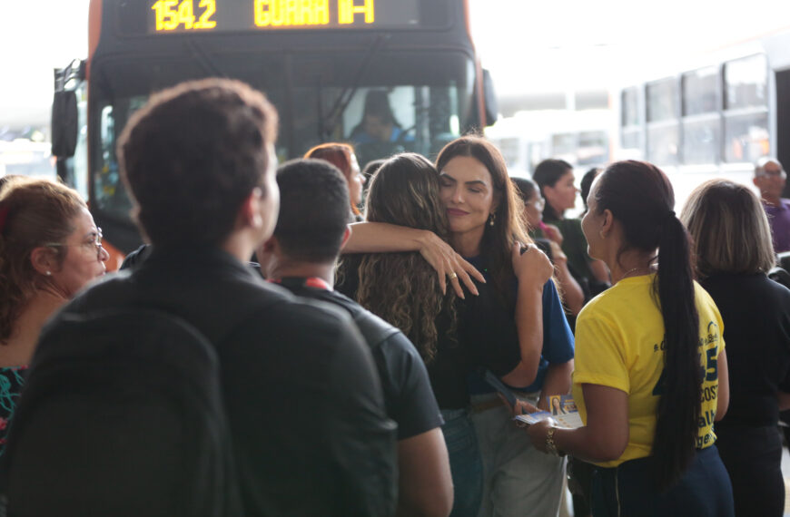 Na Rodoviária do Plano Piloto, Paula Belmonte defende um “governo perto das pessoas”