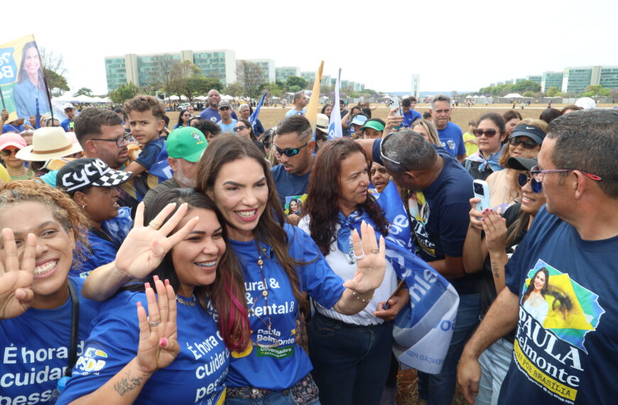 Paula Belmonte celebra o 7 de Setembro no meio da multidão e destaca prioridades para a saúde no DF