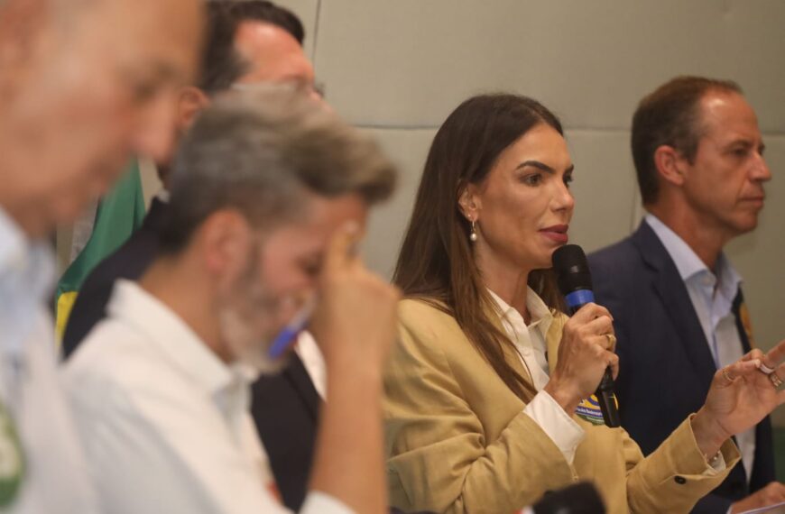 “Brasília, acorda!”: Paula Belmonte faz apelo contra corrupção em debate na Associação Comercial do DF