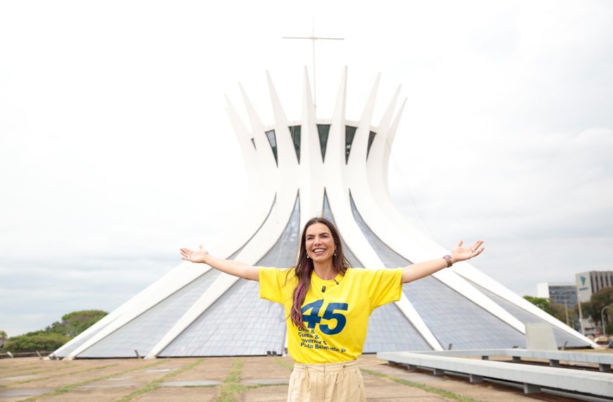 Na reta final da campanha, Paula Belmonte recebe bênção de Dom Paulo Cezar
